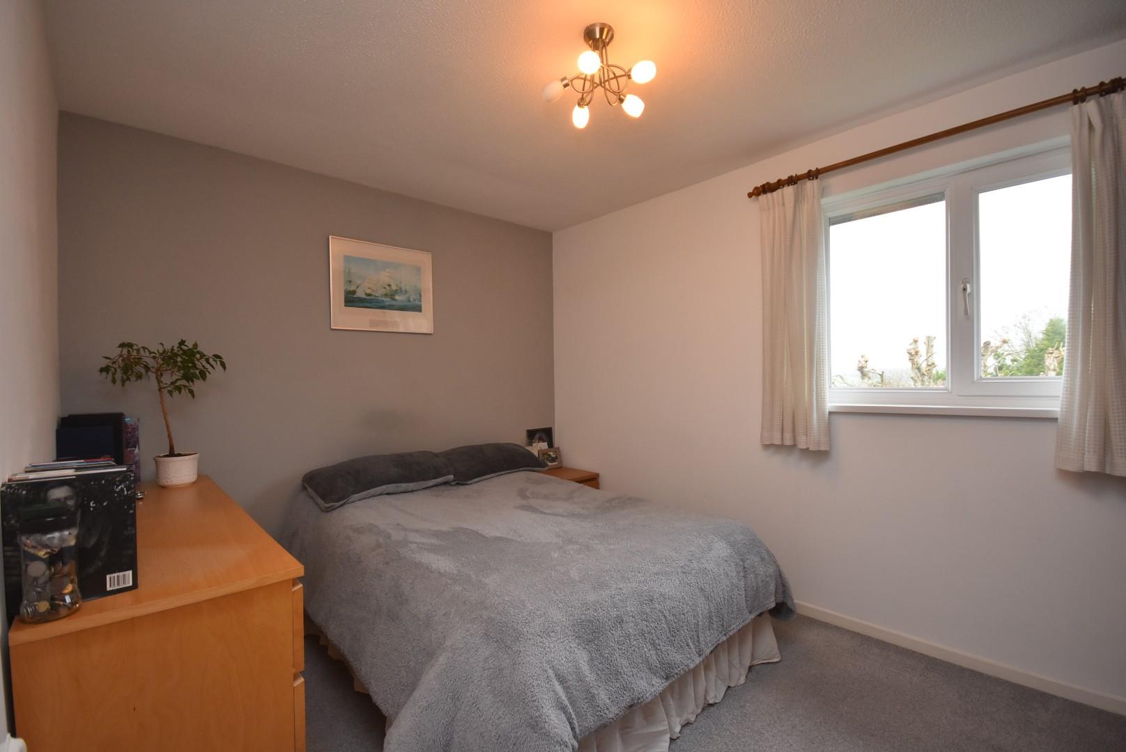 5 Hollyrood Close, Barry, CF62 8AY